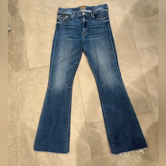 MOTHER The Weekender Fray, in Walking on Coals mid rise flare jeans size 32