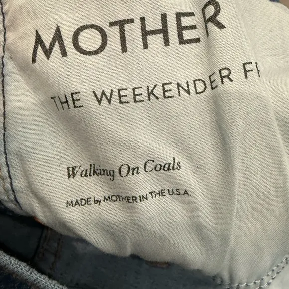 MOTHER The Weekender Fray, in Walking on Coals mid rise flare jeans size 32