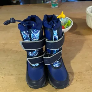 Never worn- Lands End Unisex Kid Snow Boots