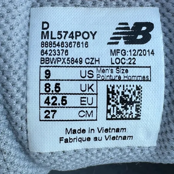 New Balance Gray and Blue Sneakers with Versatile Design