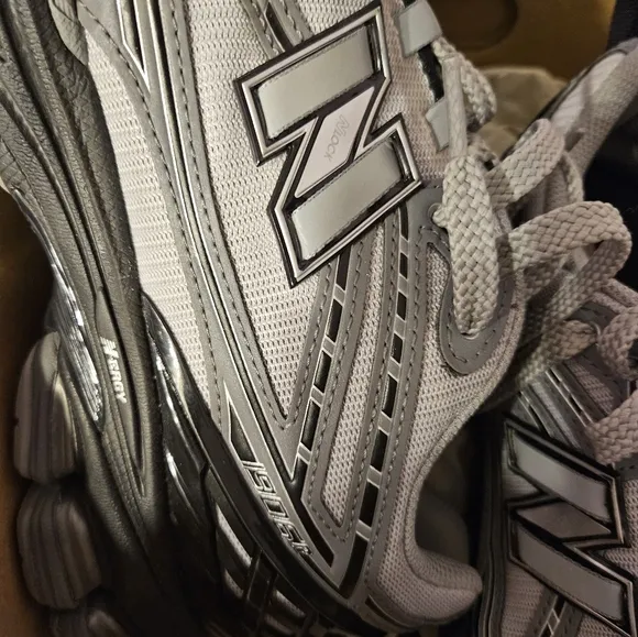 New Balance Men 1906R Size 11