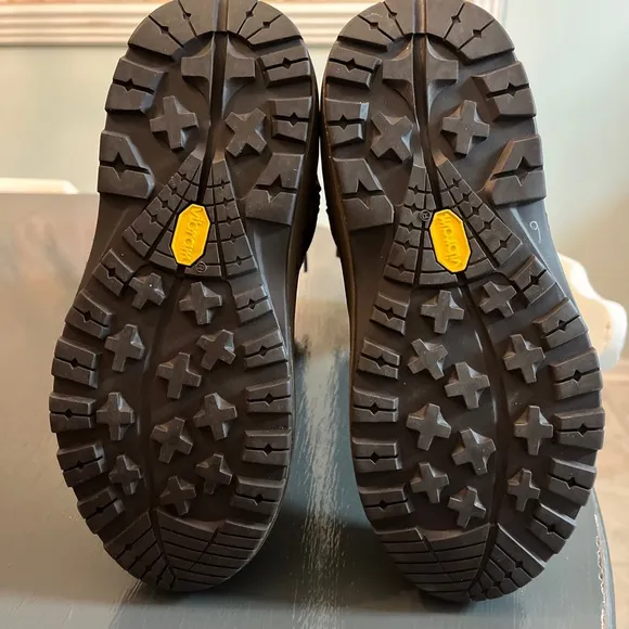 New Chaco winter snow boots