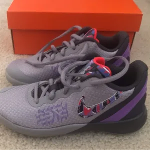 New Kyrie Irving Boy’s Shoes, Size 12,5C