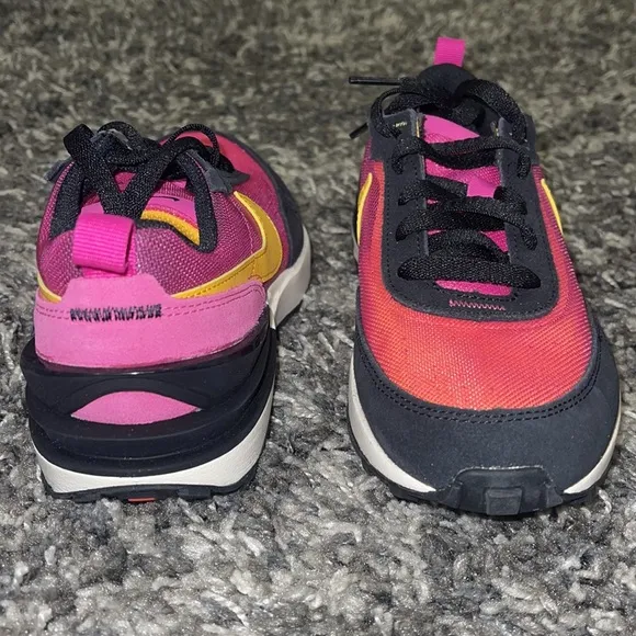 New NIKE Waffle One (PS) in Active Fuchsia / University Gold