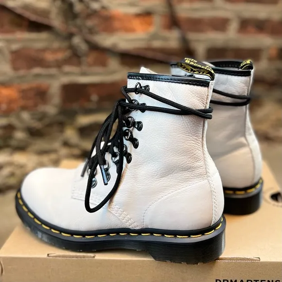 NEW Size 7 Dr. Martens White Leather 1460 Laced Virginia Platform Unisex Boots