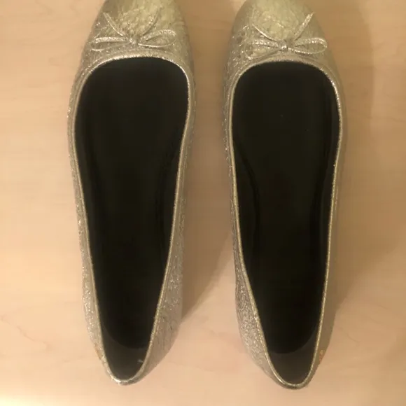 New Tory Burch Silver Metallic Ballet Flat in Size 7