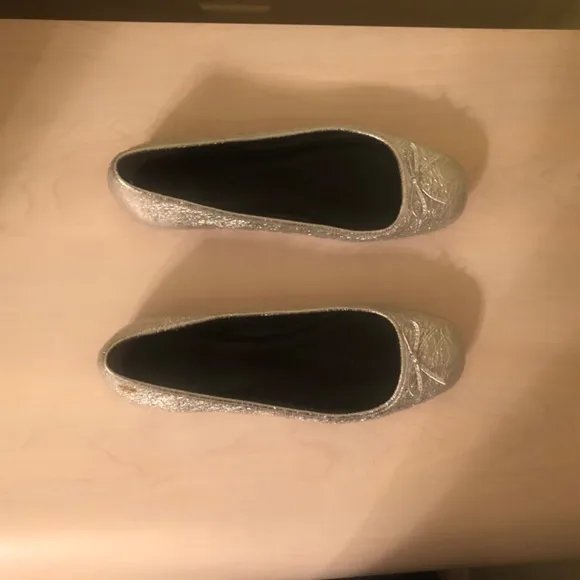 New Tory Burch Silver Metallic Ballet Flat in Size 7