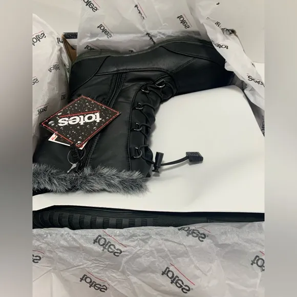 NEW TOTES April Women's Water-Resistant Snow Boots