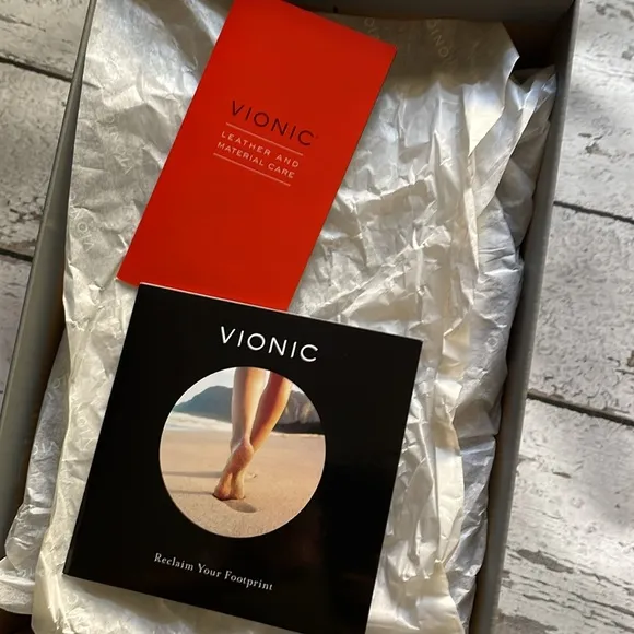 NEW!!  VIONIC Walker Women’s Sneaker Shoe - Sz 9