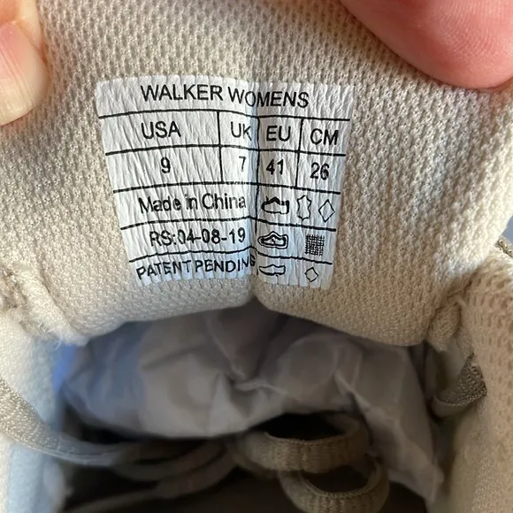 NEW!!  VIONIC Walker Women’s Sneaker Shoe - Sz 9