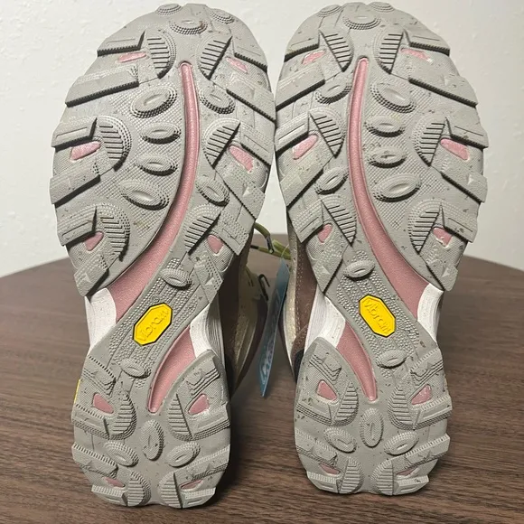 NEW WITH BOX MERRELL SPEED SOLOMID WOMENS SIZE 10