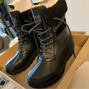 NIB brand new UGG Butte 2 Winter boots size 5/35