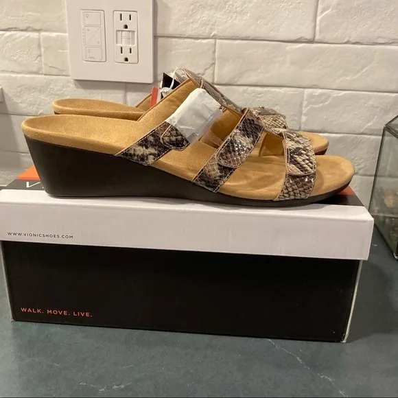 NIB Vionic sz 12 Park Radia snake print wedge sandals