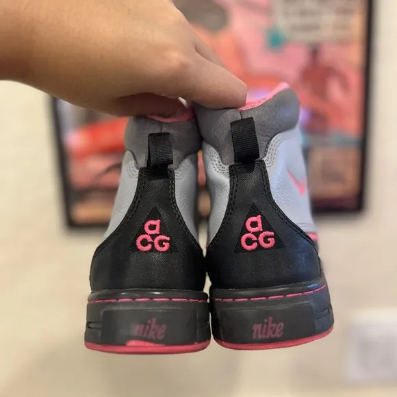 Nike ACG Snow Boots Girls 6Y Black Grey &amp; Pink
