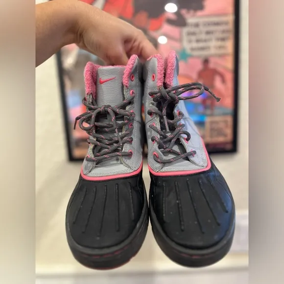 Nike ACG Snow Boots Girls 6Y Black Grey &amp; Pink