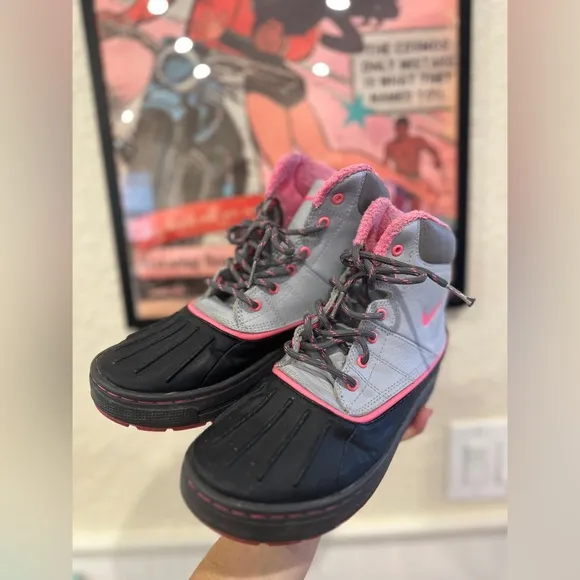 Nike ACG Snow Boots Girls 6Y Black Grey &amp; Pink