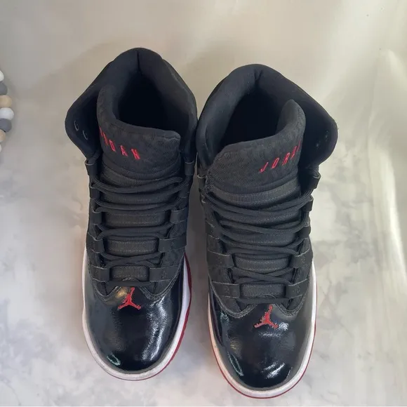 Nike Air Jordan Max Aura, Size 7Y Black / Red AQ9214-006