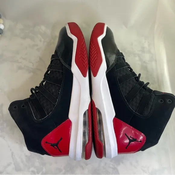 Nike Air Jordan Max Aura, Size 7Y Black / Red AQ9214-006