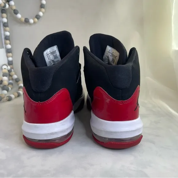 Nike Air Jordan Max Aura, Size 7Y Black / Red AQ9214-006