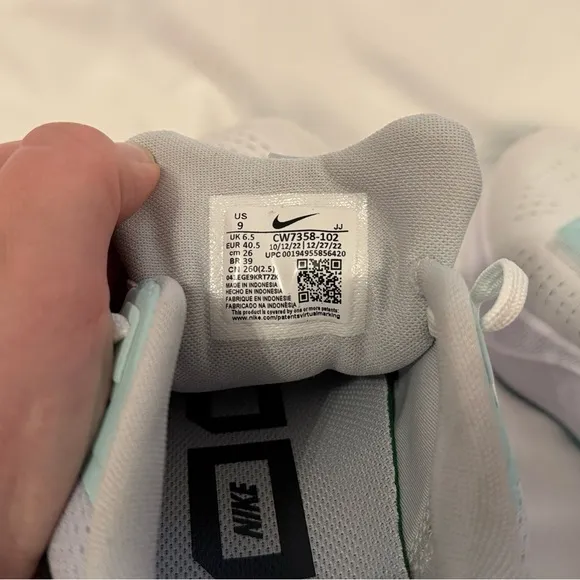 Nike Air Zoom Pegasus 38 Women's White and Teal Running Shoes