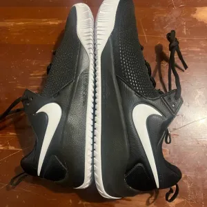 Nike Black and White Athletic Hyperace 2 fits men size 10 new
