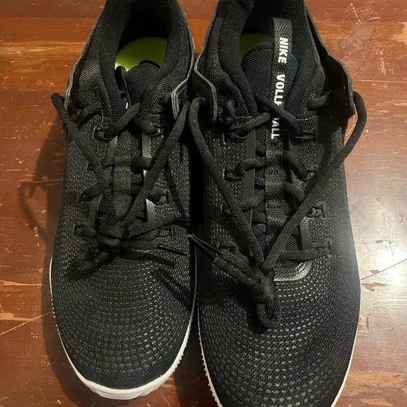 Nike Black and White Athletic Hyperace 2 fits men size 10 new