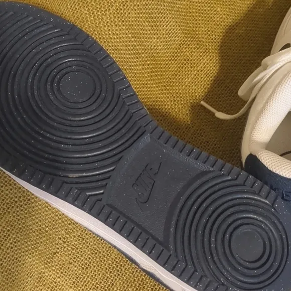 NIKE (COURT VISION) ATHLETIC SHOES
