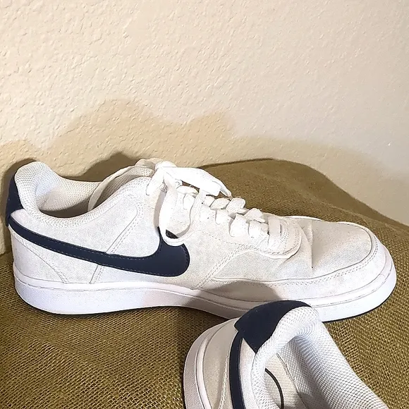 NIKE (COURT VISION) ATHLETIC SHOES