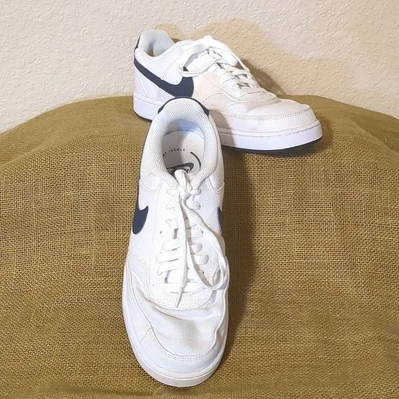 NIKE (COURT VISION) ATHLETIC SHOES