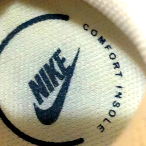 NIKE (COURT VISION) ATHLETIC SHOES