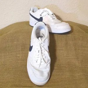 NIKE (COURT VISION) ATHLETIC SHOES