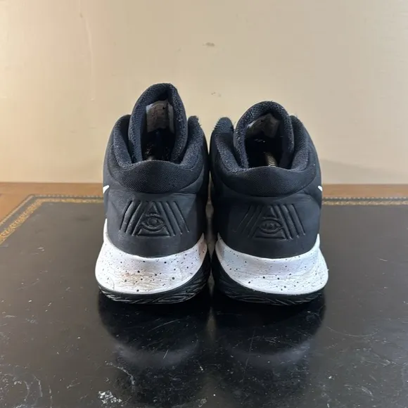 Nike Kyrie Flytrap 4 Black White CT1972-001 Men’s Size 11