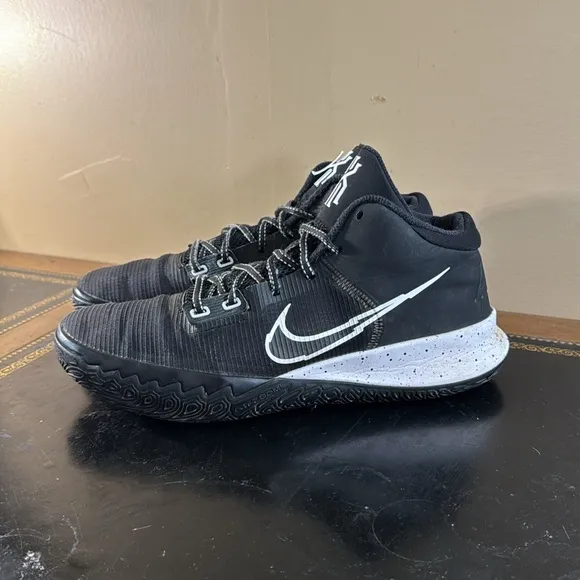 Nike Kyrie Flytrap 4 Black White CT1972-001 Men’s Size 11