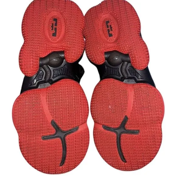 Nike Lebron 19 GS Bred Size 5y Black Red DD0418-011‎