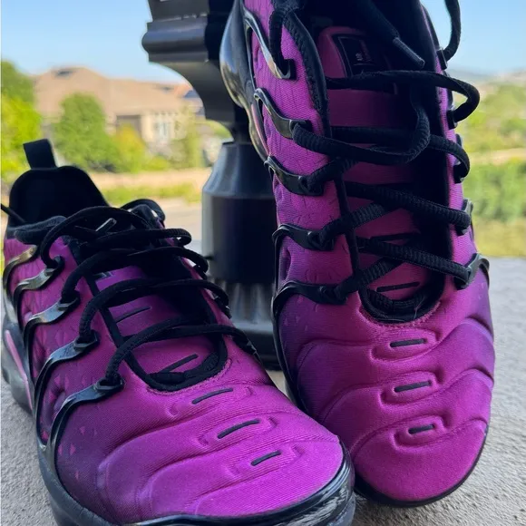 Nike Mens 7.5 Vapormax Purple and Black Athletic Shoes with Air Cushioning