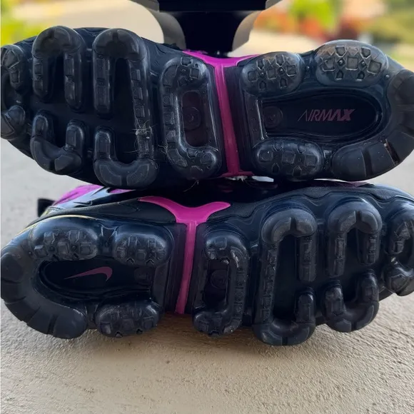 Nike Mens 7.5 Vapormax Purple and Black Athletic Shoes with Air Cushioning