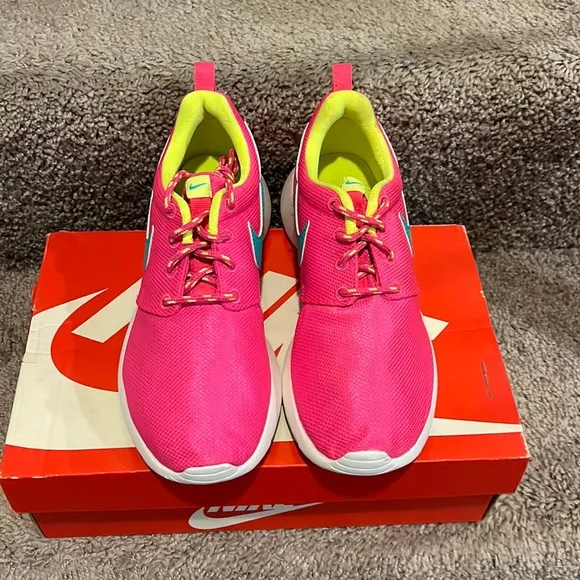 Nike Roshe One rosherun GS shoes sneakers girls hyper pink 599729 605 Youth 4.5