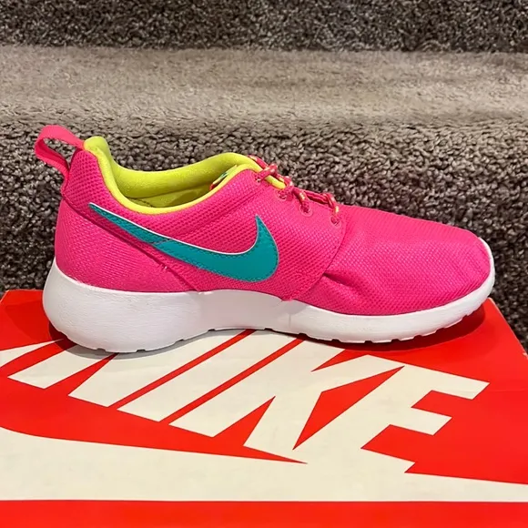 Nike Roshe One rosherun GS shoes sneakers girls hyper pink 599729 605 Youth 4.5