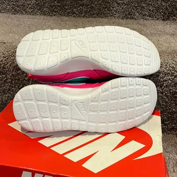 Nike Roshe One rosherun GS shoes sneakers girls hyper pink 599729 605 Youth 4.5