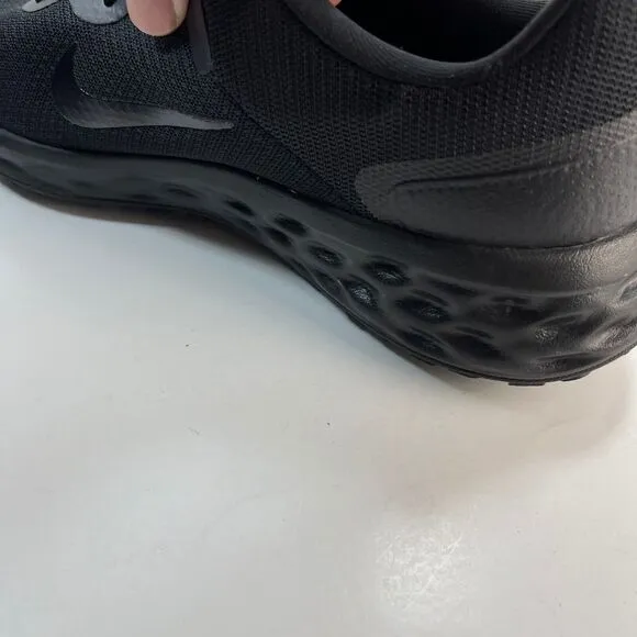 Nike Running Shoes Mens Size 11 Black Sneakers Revolution 6 DC3728-001