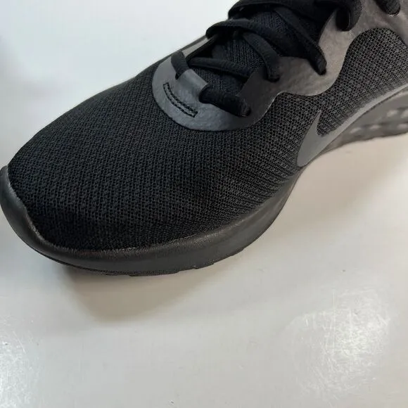 Nike Running Shoes Mens Size 11 Black Sneakers Revolution 6 DC3728-001