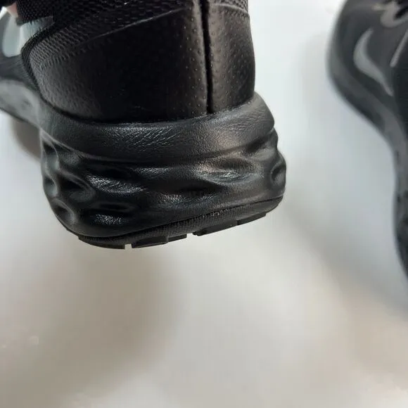 Nike Running Shoes Mens Size 11 Black Sneakers Revolution 6 DC3728-001