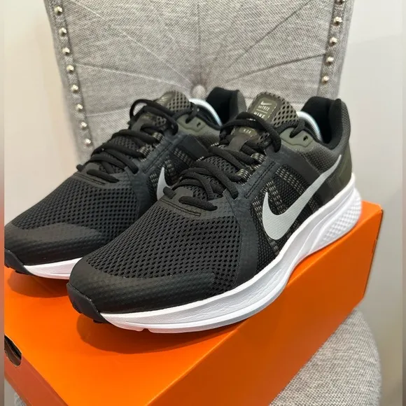 Nike Swift 2 Men’s Running Sneakers Shoes Black, Gray &amp; Olive, Size 10.5