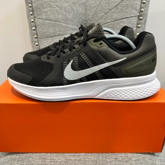 Nike Swift 2 Men’s Running Sneakers Shoes Black, Gray &amp; Olive, Size 10.5