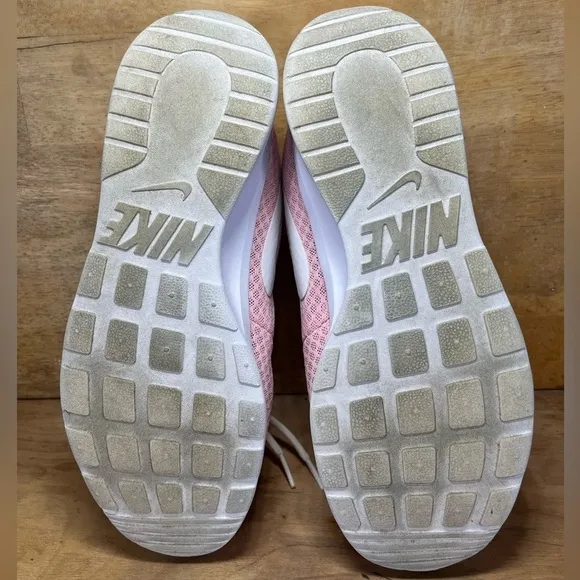 Nike Tanjun Womens Size 7.5 Shoes Sneakers Pink White 812655-606