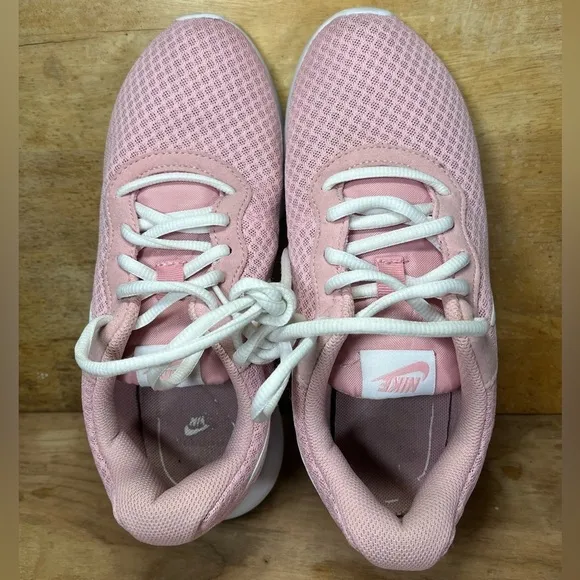 Nike Tanjun Womens Size 7.5 Shoes Sneakers Pink White 812655-606