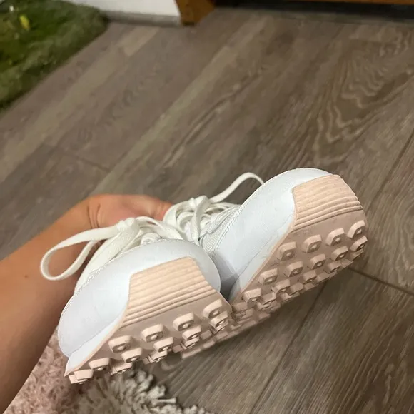 Nike Woman’s Internationalist White and Arctic Orange Sneakers