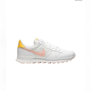 Nike Woman’s Internationalist White and Arctic Orange Sneakers