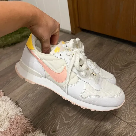 Nike Woman’s Internationalist White and Arctic Orange Sneakers