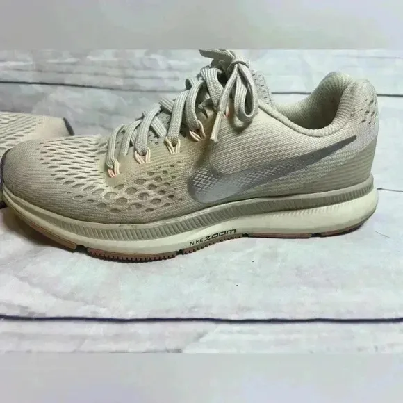 Nike zoom running sneakers